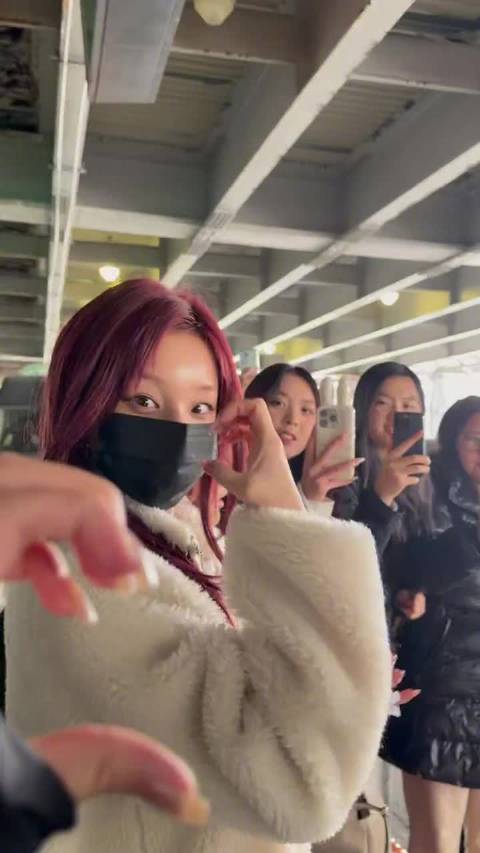 宋雨琦抵达纽约将亮相时装周秀场