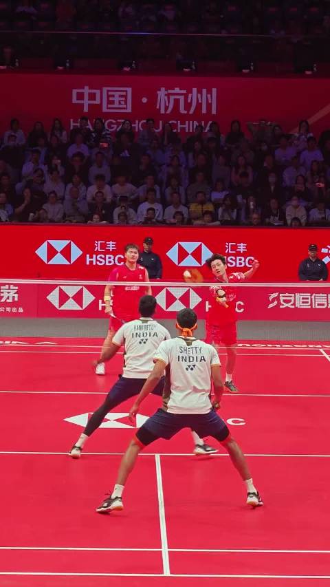 梁伟铿王昶对阵兰基雷迪谢提，世界羽联总决赛男双半决赛打响