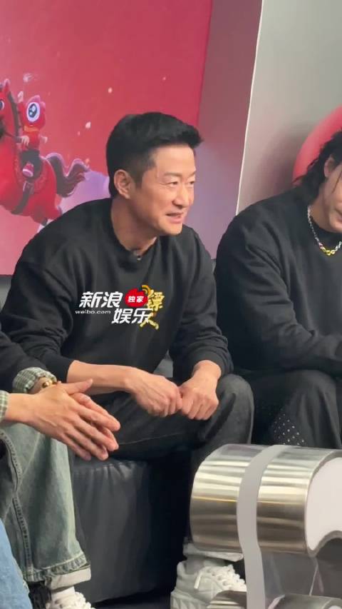 吴京护唇引热议，网友调侃笑翻