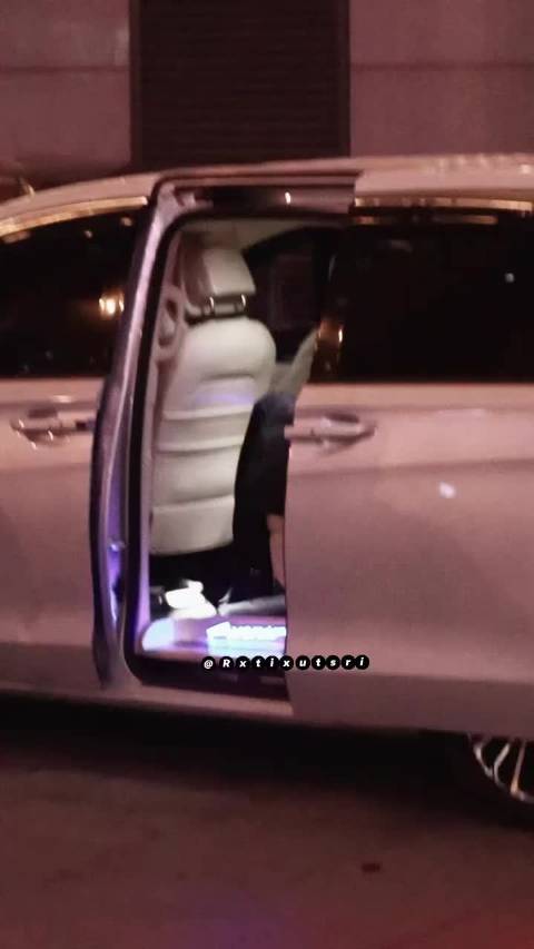 陈哲远今天小年夜晚会下班，帅哥是冷脸萌