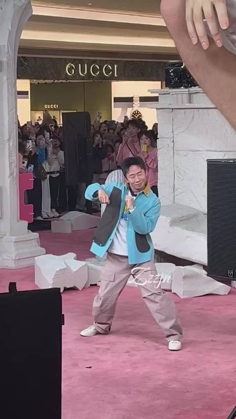 杨迪依赖摇？ 果然是小小的身体，大大的能量，才华真是太重要了！