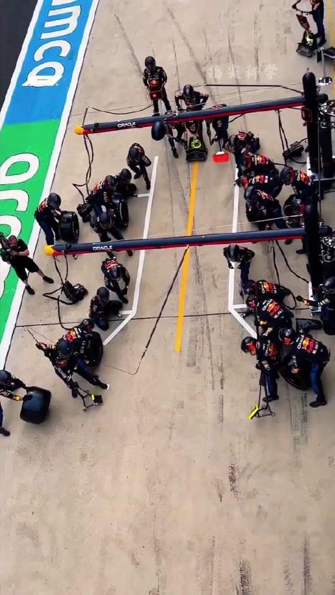 赛车2秒换完四个轮胎，为什么那么快？