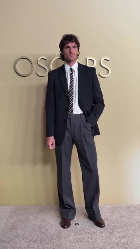 Jacob Elordi穿Valentino亮相奥斯卡晚宴，获男配角提名