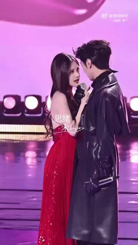 今晚陈哲远、李一桐《我想要占据你》舞台效果满分吧！