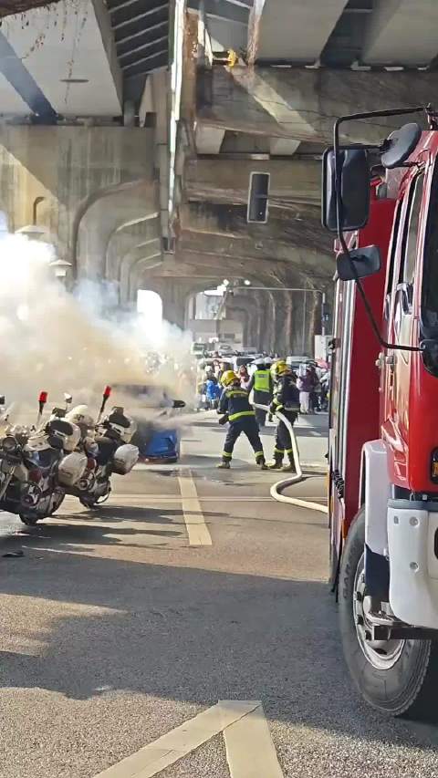 改装车停车场起火引关注，疑似改装隐患所致