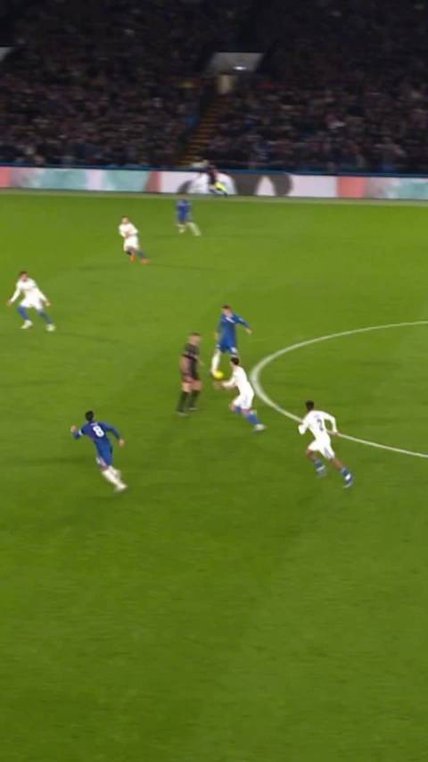 十 全 十 美 若昂·佩德罗打入本赛季的第十个联赛进球