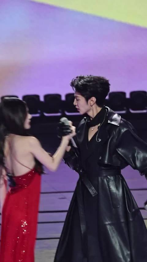 李一桐、陈哲远合作舞台，俊男美女看得我要流鼻血了，啊啊啊你俩把我占据了吧