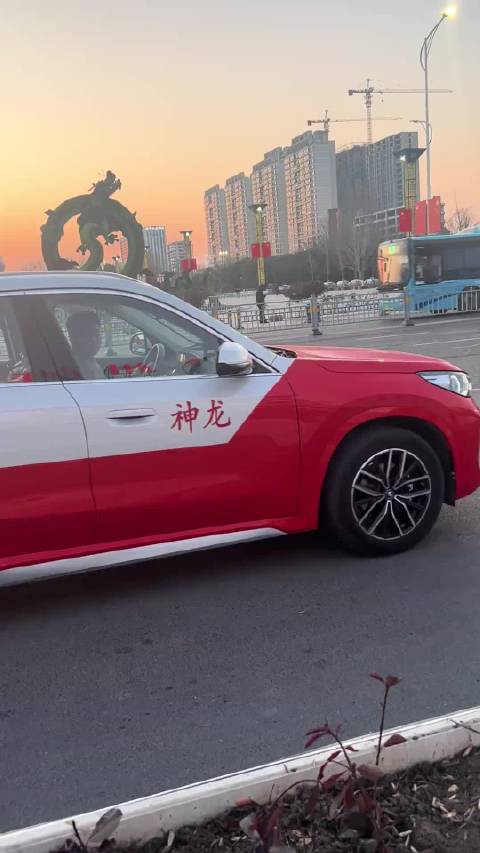 按照普通出租车的价格，这车的赚钱速度应该赶不上贬值的速度