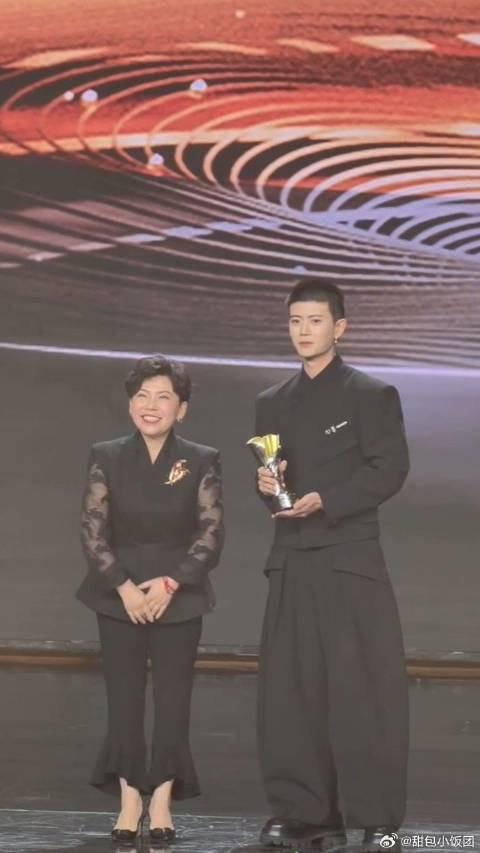 《凤凰台上》正在热播中任嘉伦