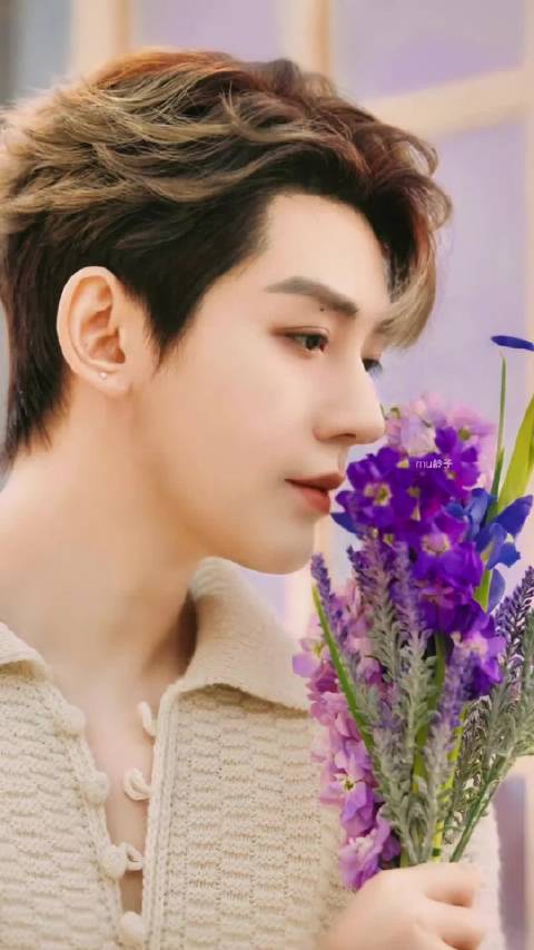 邓为多角色演绎引关注，风月不相关殷戈止成焦点