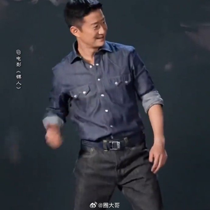 吴京为《镖人》魔性跳“刀马舞”，硬汉反差萌引爆全网