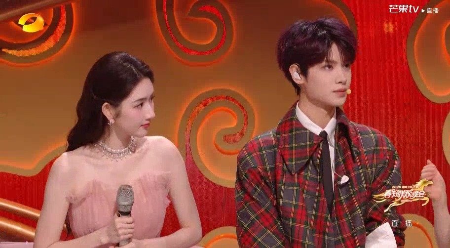 黄明昊、王玉雯湖南卫视春晚你画我猜 这一波默契拉满了
