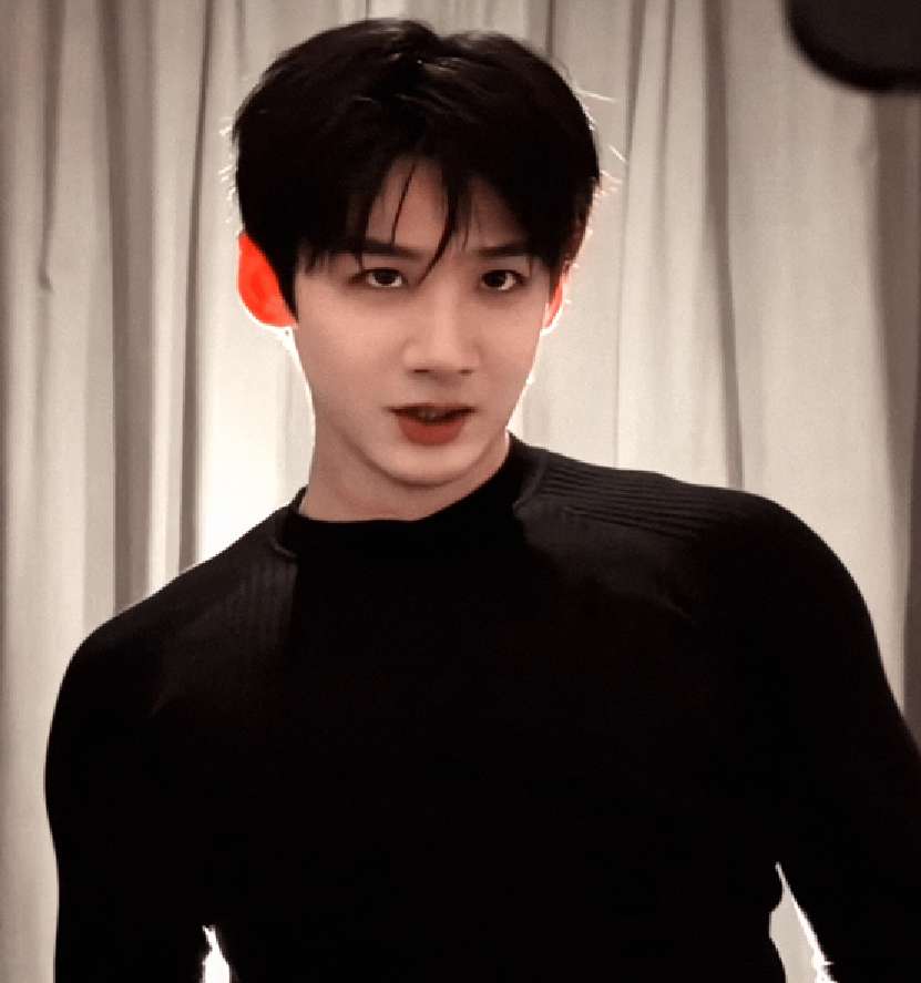 白敬亭跳猛男版撒娇舞!网友调侃:哪来的蚊子?