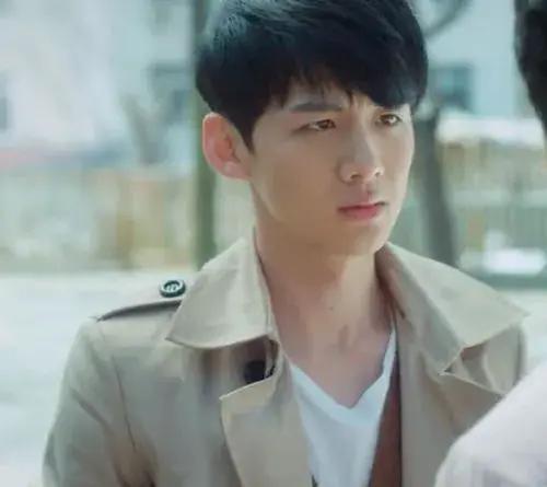 白敬亭说粤语自带喜剧buff！谁听了能不笑到打呜？