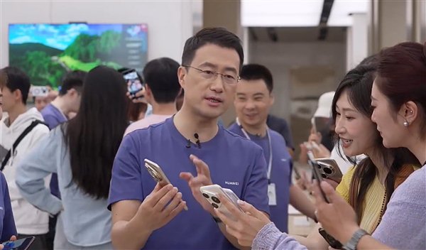 何刚泄密华为机皇！本人：想测试拍照效果 没想到被拍了-果粉吧