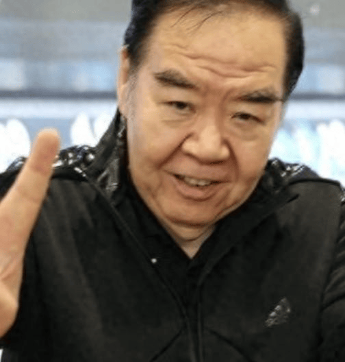 74岁郑则仕跑完10公里，泪谢周润发:他带我圆梦，跑赢死神