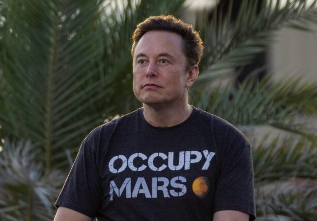 马斯克:“移民火星”推迟,十年内在月球上建立供人类居住的城市