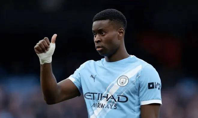 2项数据领跑全场!曼城新援挺身后防 成安菲尔德嘘声中的坚固屏障