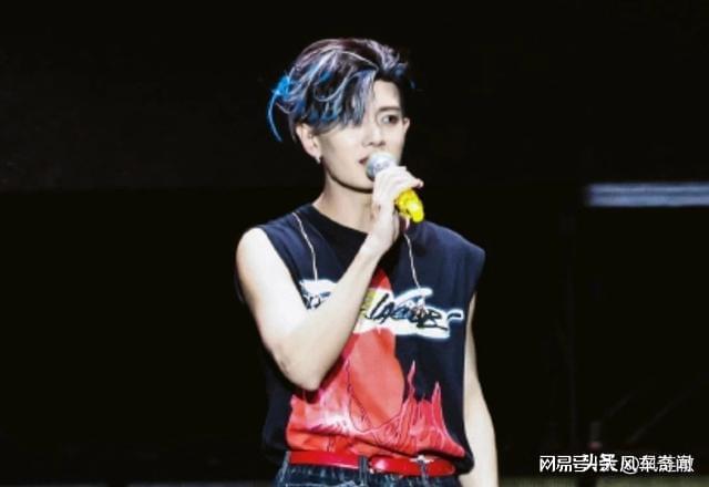 任嘉伦音乐节,全开麦连唱3首歌,粉丝盛赞被演戏耽误的唱跳王者