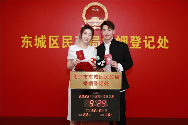 王昶钱天一官宣领证，戴DR婚戒大秀恩爱！