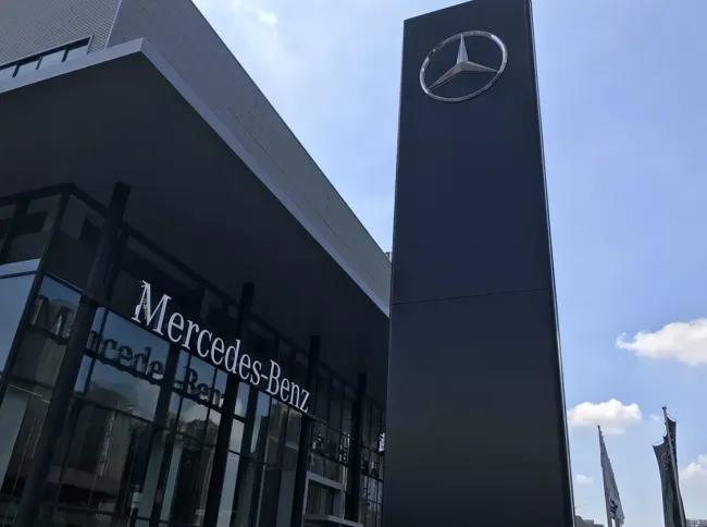 奔驰突然调价 部分车型降价10% 豪华车市场寒气逼人