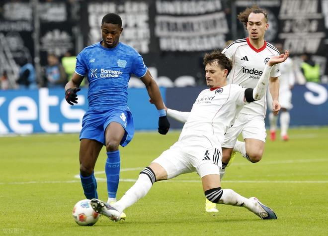 3-1,23岁拜仁旧将和28岁曼城旧将先后破门,德甲第8掀翻法兰克福
