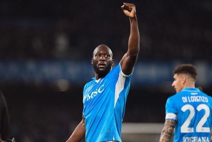 斯基拉:尽管有传闻埃弗顿等俱乐部有意卢卡库,但球员将留队