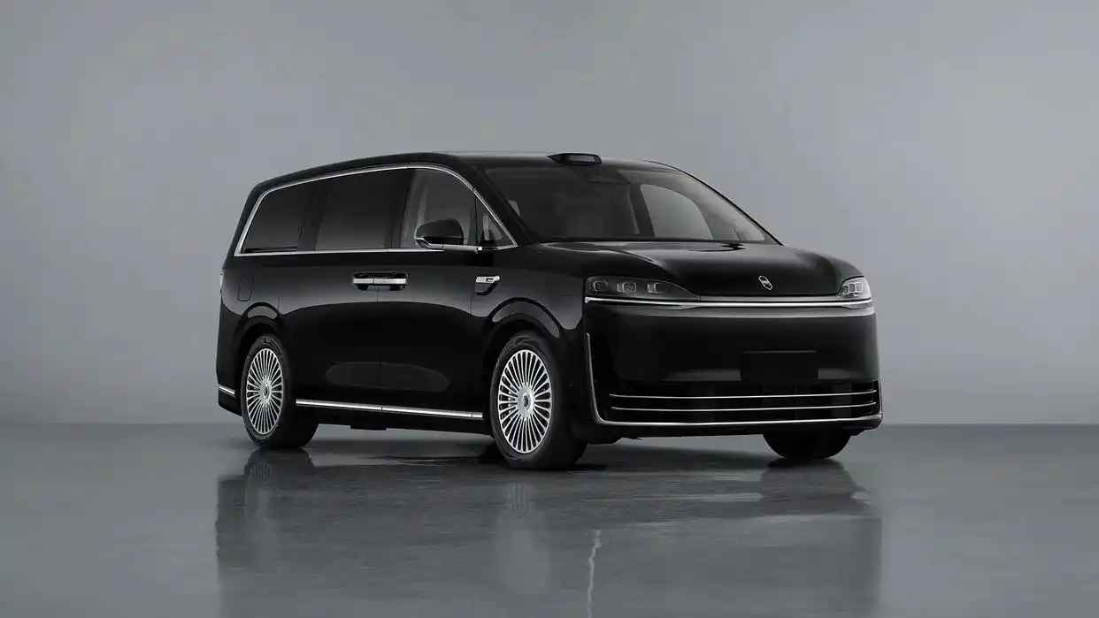 鸿蒙智行首款MPV智界V9完成申报 余承东发文：春天见！