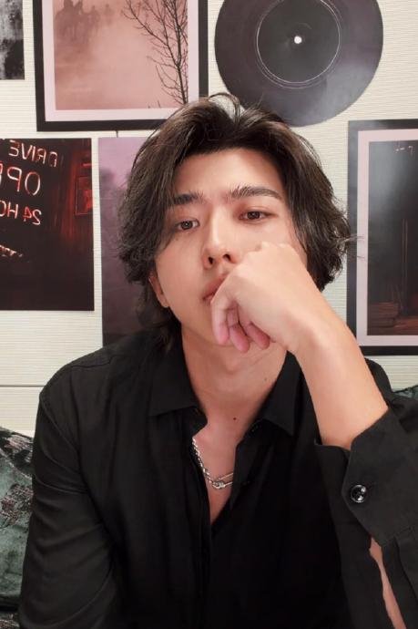 蔡徐坤直播状态好松弛 七年沉淀的音乐对话