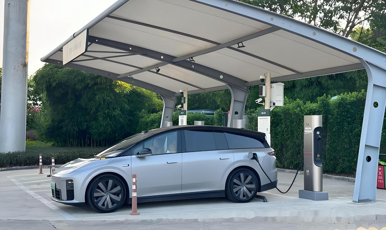 固态电池今年集体“上车”?新国标当头一棒,有些厂家装不下去了