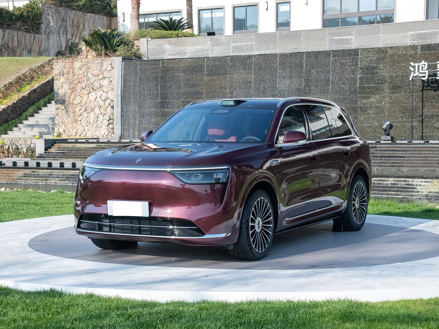 华为问界M8售价亲民!外观豪华,配激光雷达六座布局,续航出色