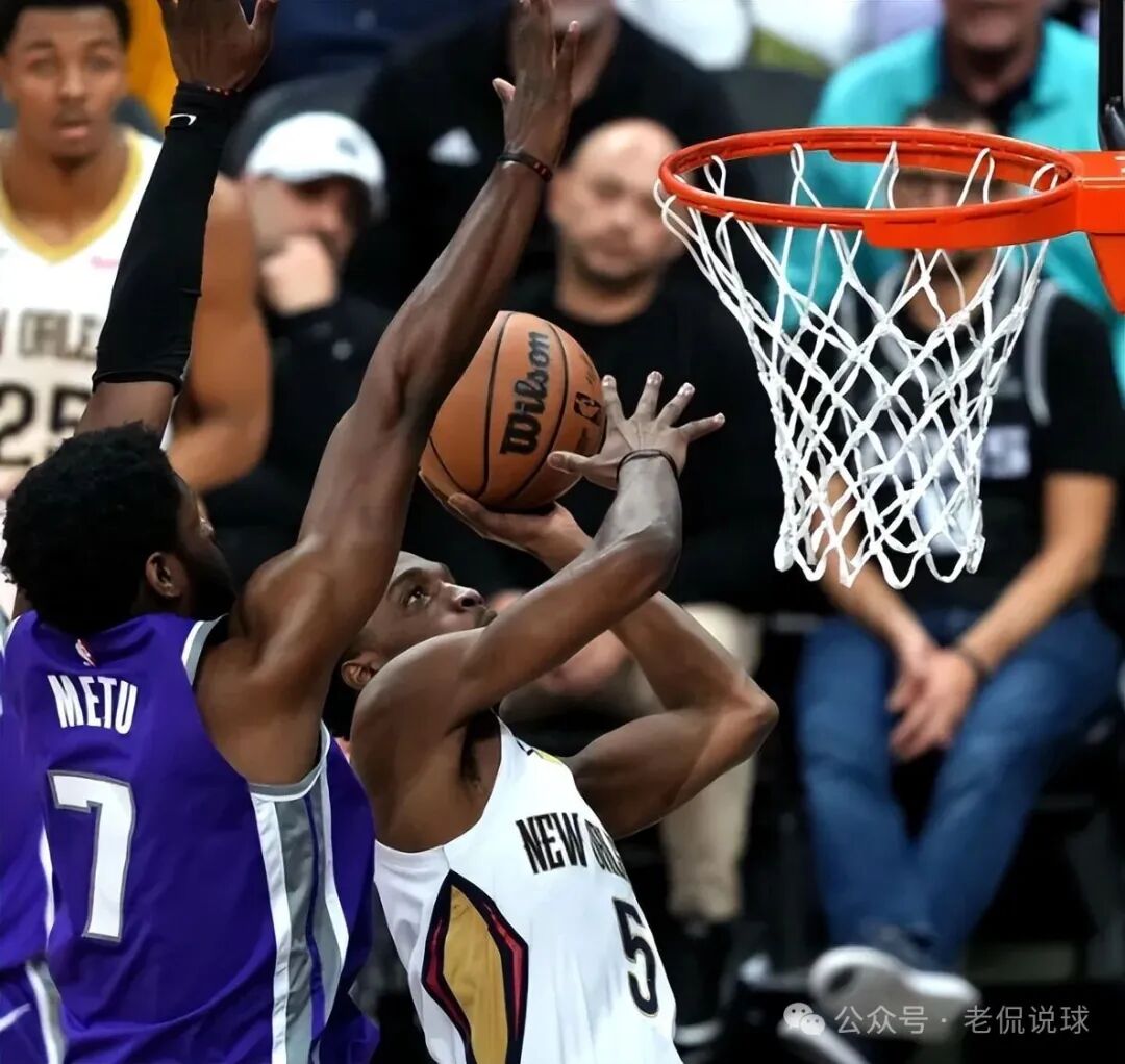 狂送13连败!国王26分惨败,德罗赞怒摔水瓶,威少里程悲,雷诺21+20