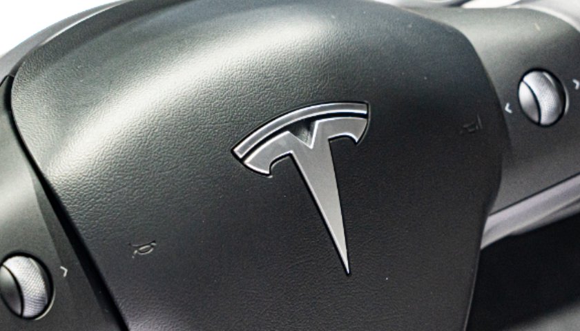 特斯拉“身不由己”
