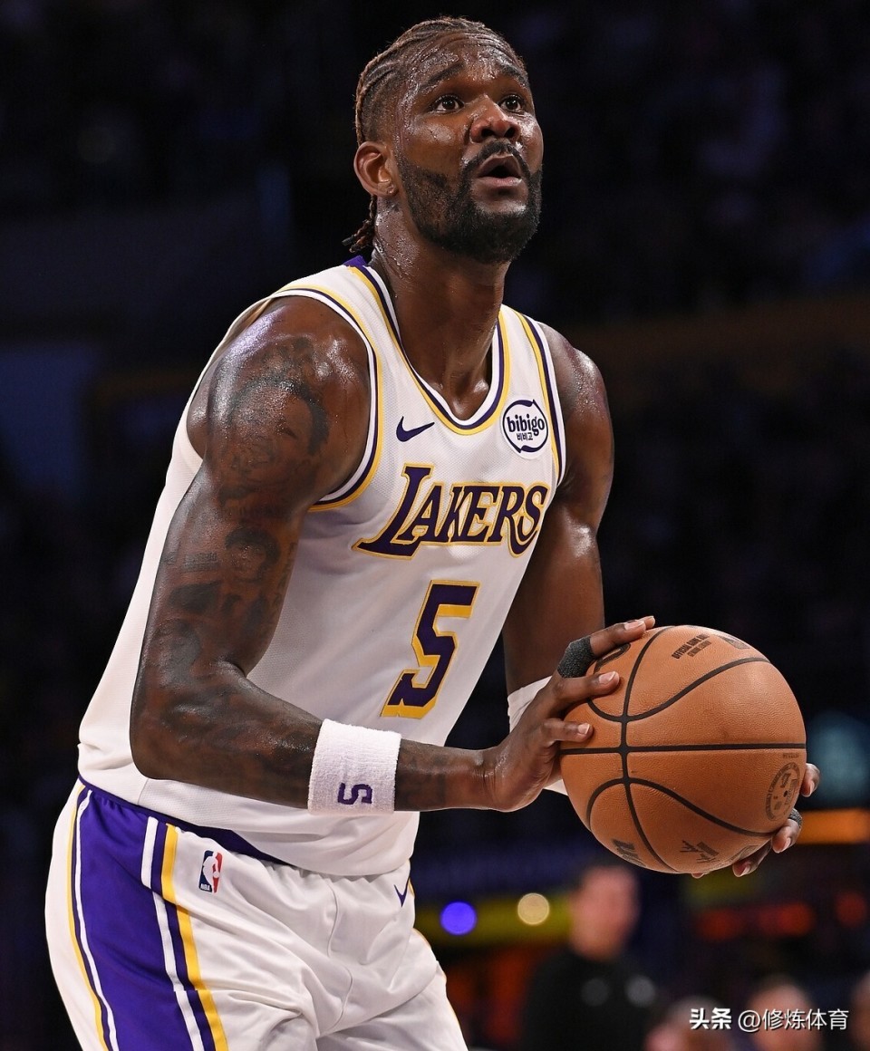 实力还是有的！艾顿本赛季目前已经拿到了10次20分：1，对阵开拓者，艾顿29分