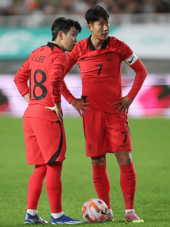 0:5!孙兴慜低头离场难掩无力，韩国队世界杯出线希望恐成泡影