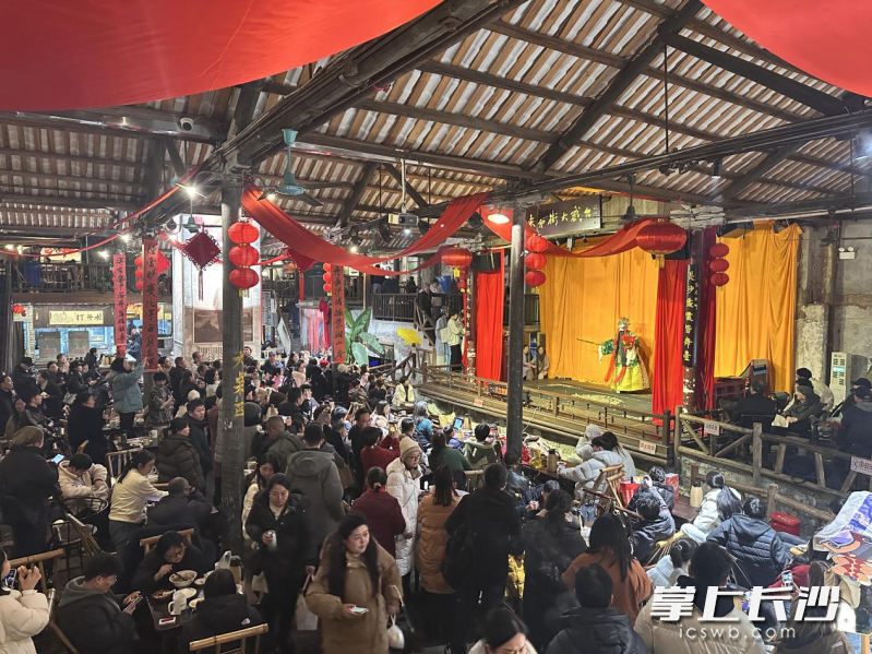 小年遇戏曲，戏台上话年味