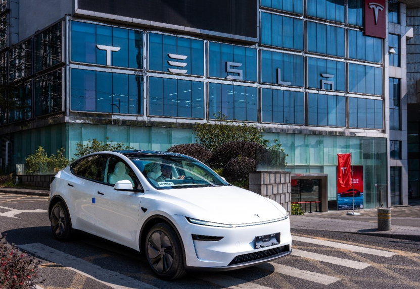 全国首批交付!特斯拉焕新Model Y亮相深圳