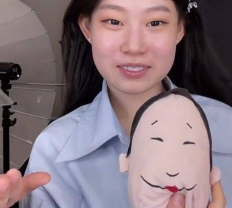 原创 “阿贝贝”起球引爆全网：小沈阳女儿的玩偶为何成情感符号