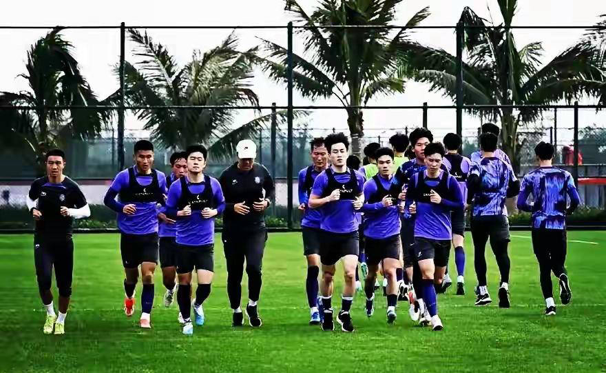 津门虎队热身赛遭遇惨败：0-5负于埃尔切，背后的深层意义