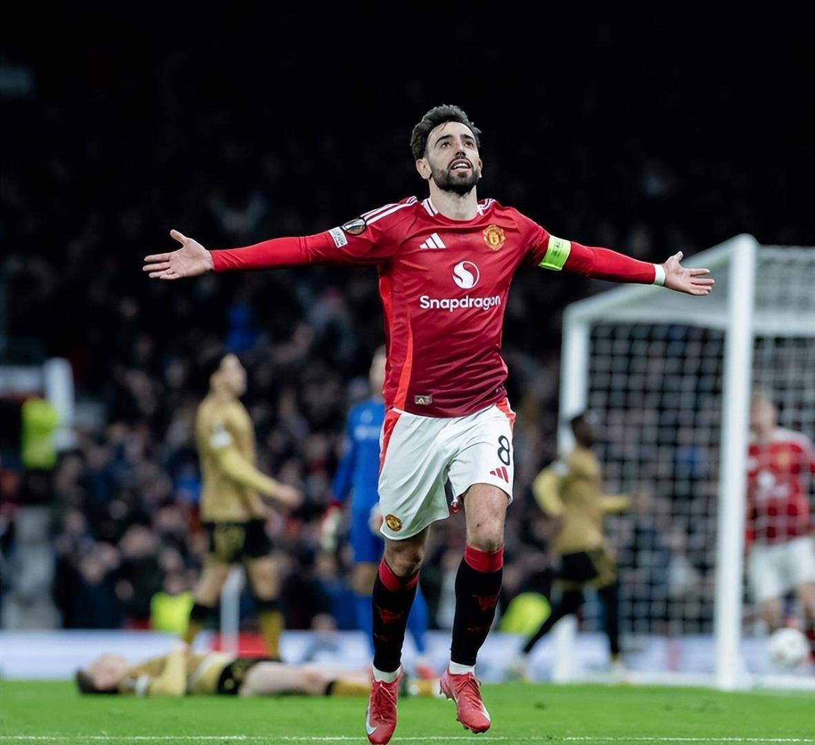 英超最新消息:力争前3!曼联冲击英超5连胜,B费即将打破吉格斯纪录