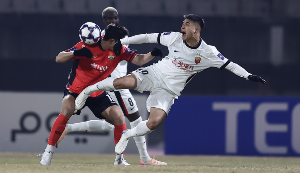 后防铁闸！海港新援克劳德8解围4抢断2拦截，助球队全身而退