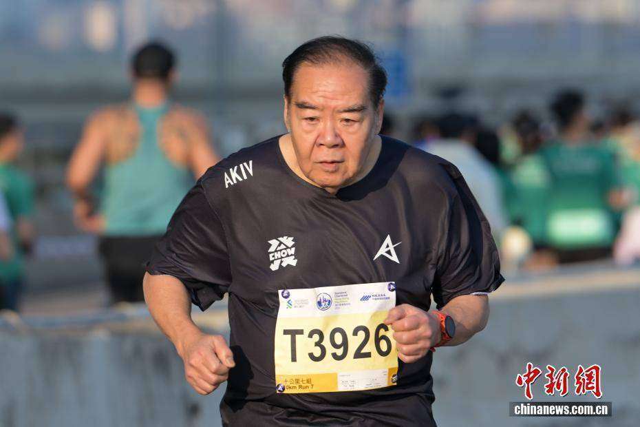 从270斤到跑完全马!肥猫郑则仕减肥70斤的秘诀，中老年也能学