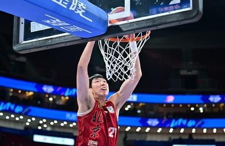 记者：周琦初步诊断结果为视网膜破裂