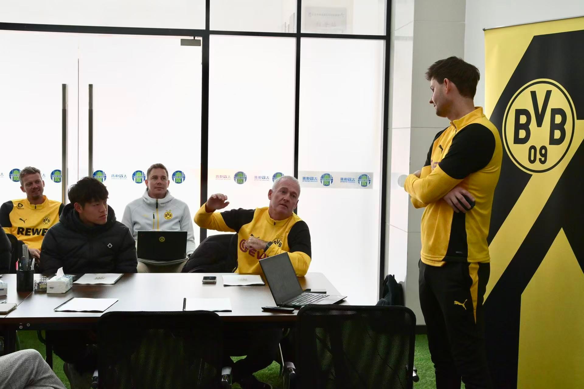 多特传奇球星兰伯特赴常州开展青训合作