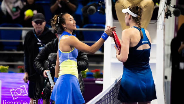 郑钦文决胜盘惜败莱巴金娜无缘多哈赛八强