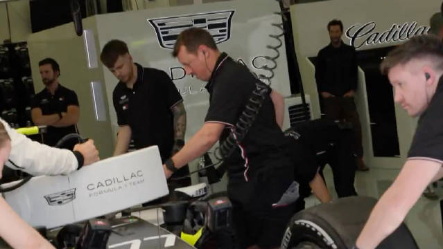 周冠宇接受刘耀专访，基努·里维斯现身车房