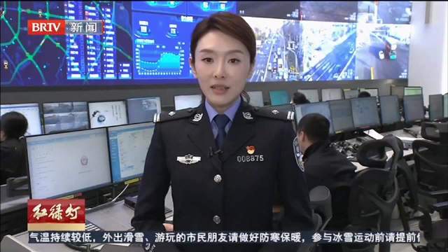 大型车辆转弯需预判轨迹保持间距避免刮撞