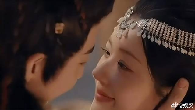 说话就说话吗，你们怎么还亲上了