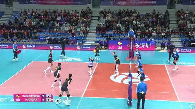 河南队蔡晓晴拐弯进攻得分，女排联赛上演极限攻防