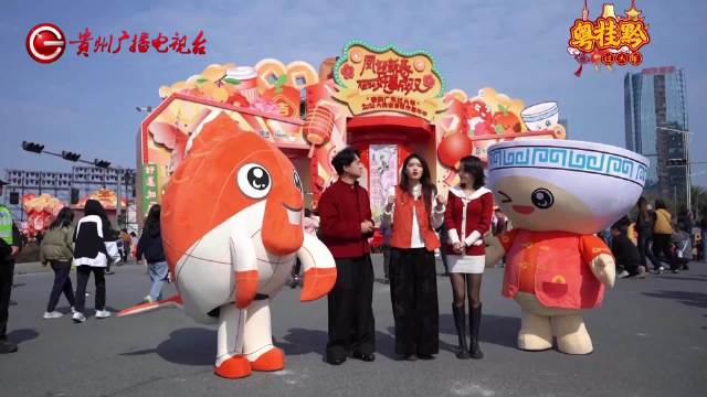 行花街、逗吉祥物、寻手信！三地主持人顺德花市沉浸式过大年
